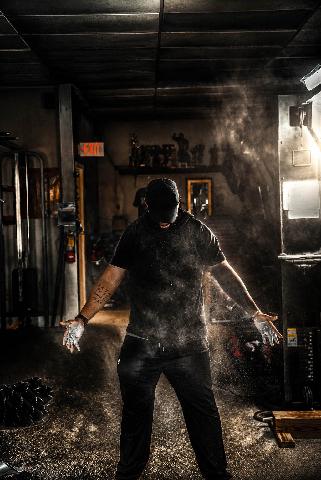 Athlete clapping chalk in the TNT Fitness training floor